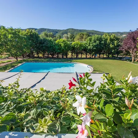 Couette-café La Bastide Des Roses 3*