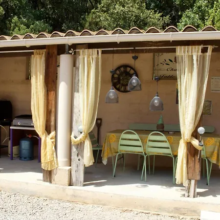 Couette-café La Bastide Des Roses 3*