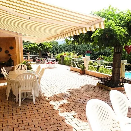 Frühstückspension La Bastide Des Roses 3*