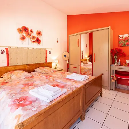 La Bastide Des Roses Bed & Breakfast