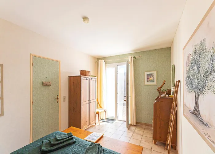 La Bastide Des Roses Bed & Breakfast